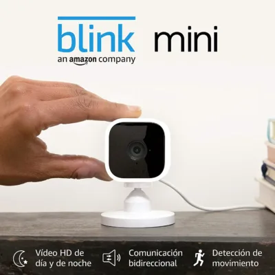 Blink Mini, cámara de seguridad inteligente, compacta, para interiores, con enchufe, resolución de vídeo HD 1080p, detección de movimiento y compatible con Alexa – 1 Cámara
