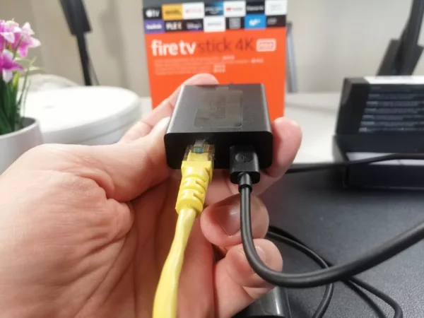Cómo conectar el Fire TV Stick a través de cable de red con un Adaptador  Ethernet