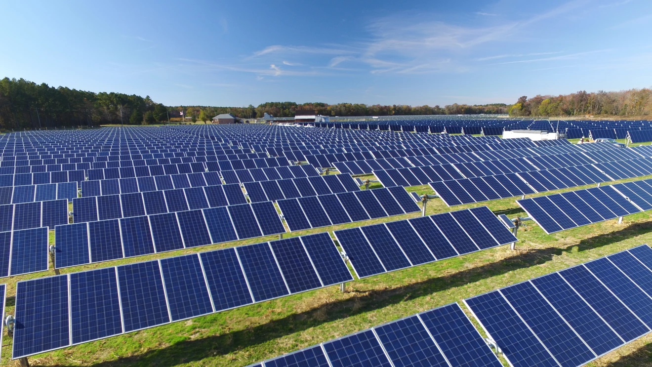 En sostenibilidad Amazon supera los 1,5 GW de capacidad renovable en España con un nuevo parque eólico en Aragón y su primera planta solar en Castilla y León